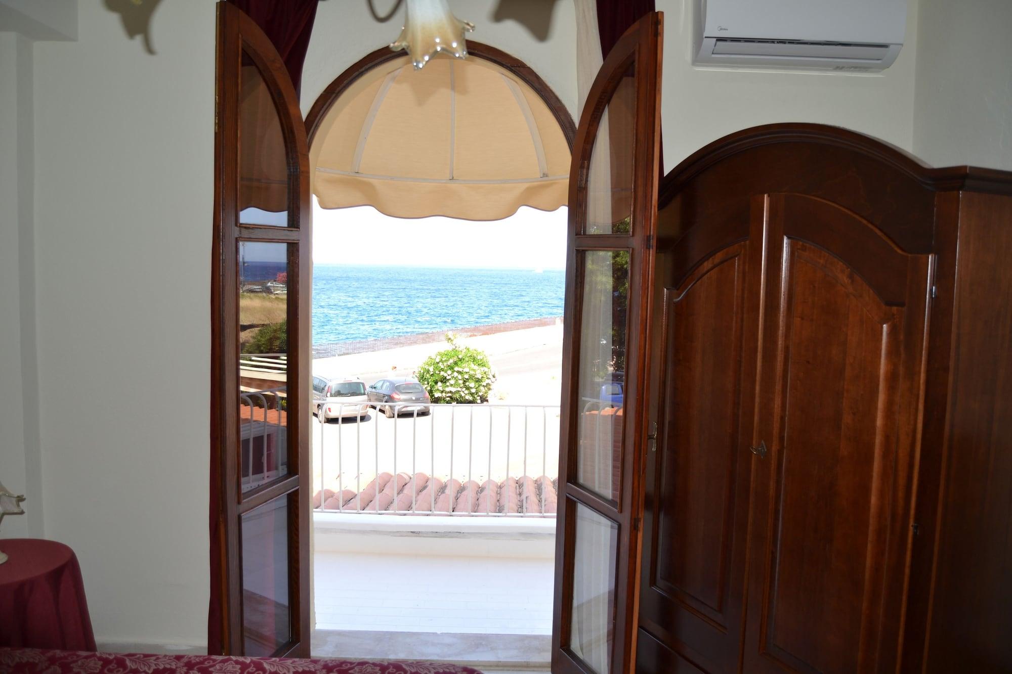 Porto Azzurro 3*