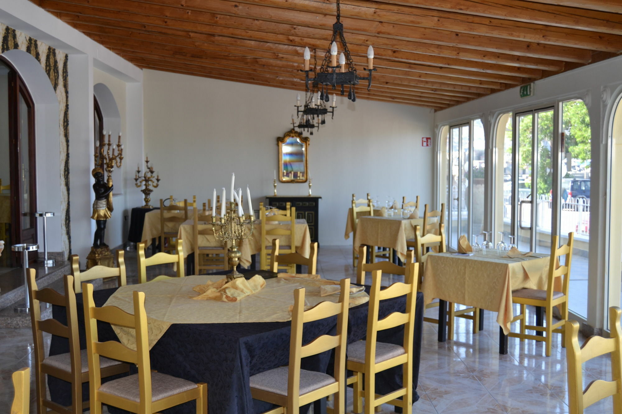 Porto Azzurro Hotel 3*